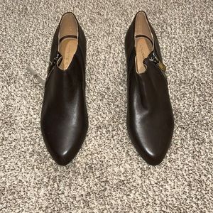 Adrienne Vittadini size 8 ankle boots